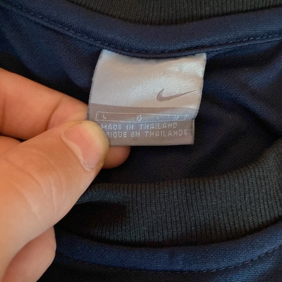 Nike shirt - Picture 4 of 5